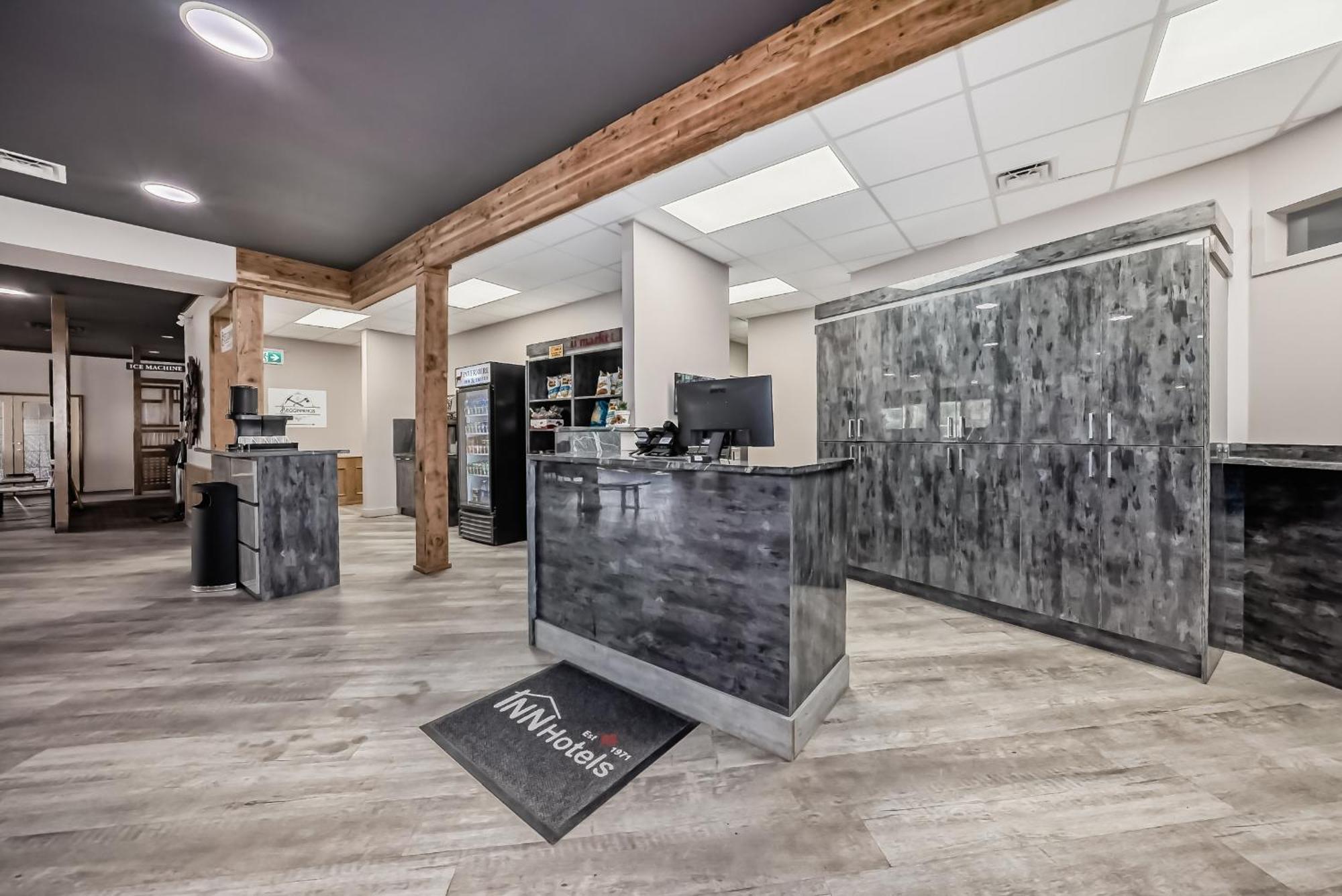 Invermere Inn & Suites Ngoại thất bức ảnh